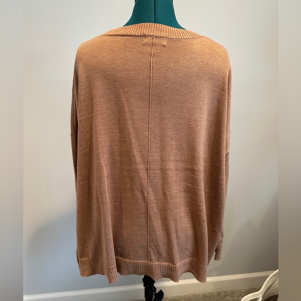 Lightweight camel colored sweater, size M - Picture 2 of 8